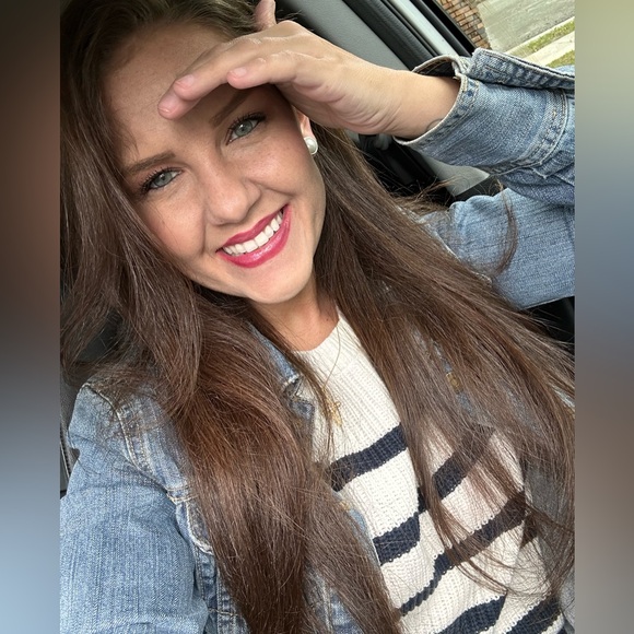 Hi I’m Lauren!!! Welcome to my closet. - Picture 4 of 4